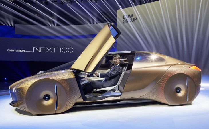 В честь своего 100-летия BMW представил концепт Vision Next 100