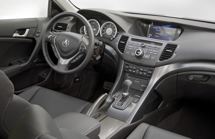 Интерьер автомобиля Acura TSX второго поколения, 2008–2014