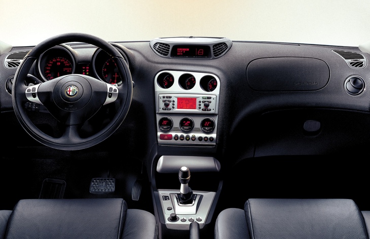 Интерьер автомобиля Alfa Romeo 156