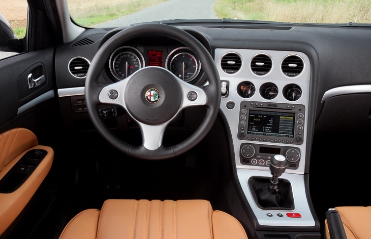 Интерьер автомобиля Alfa Romeo 159