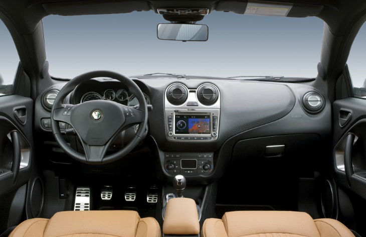 Интерьер хэтчбека Alfa Romeo MiTo