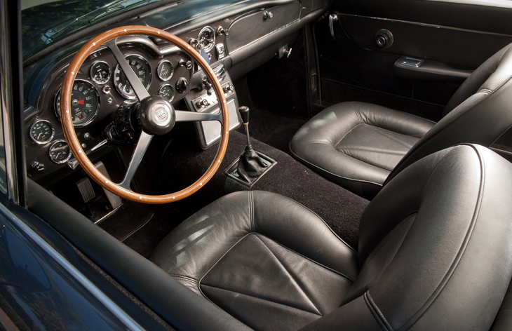 Интерьер автомобиля Aston Martin DB6, 1965–1971