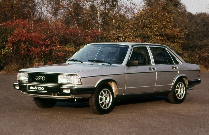 Седан Audi 100 второго поколения, 1976–1984