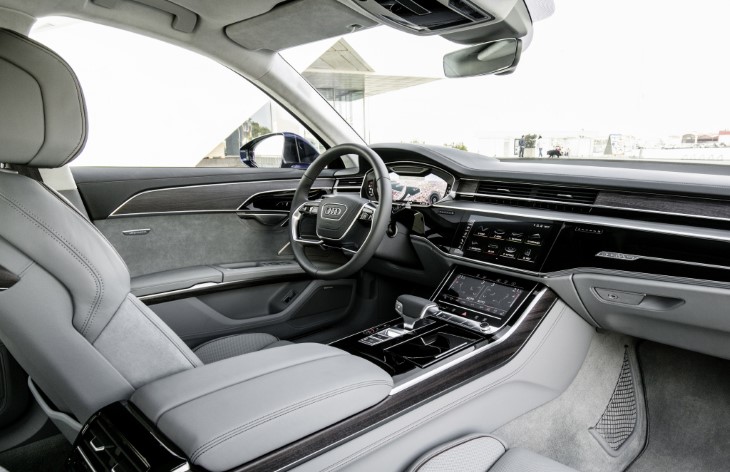 Интерьер седана Audi A8