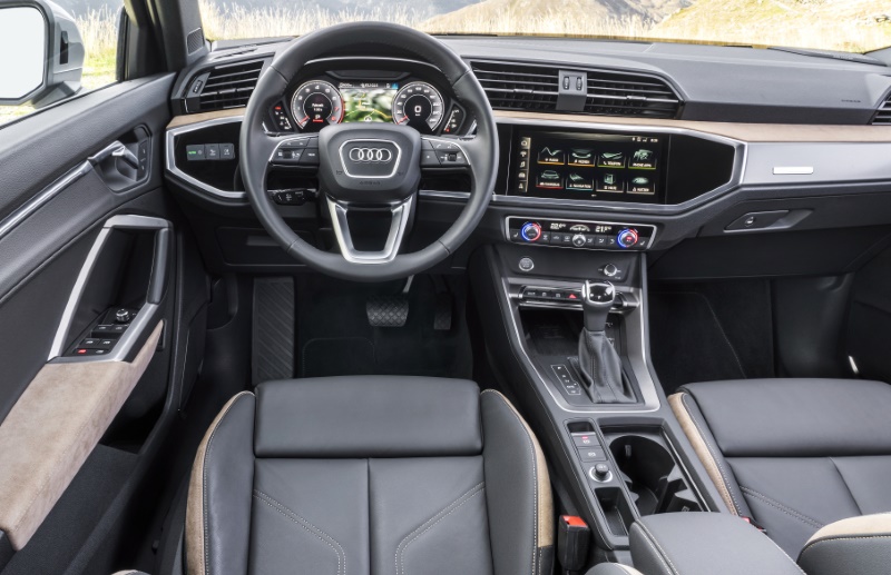 Интерьер кроссовера Audi Q3