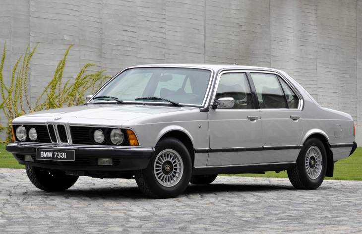 Седан BMW седьмой серии первого поколения