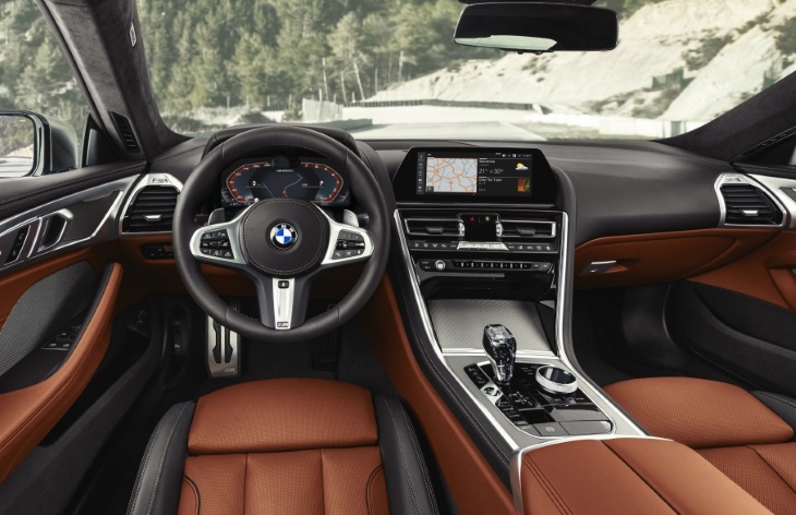 Интерьер купе BMW 8 серии