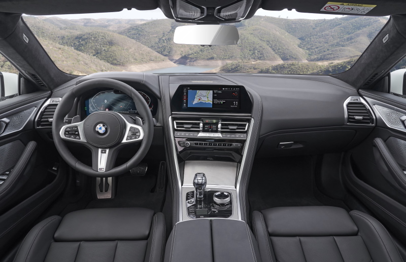 Интерьер седана BMW 8 Gran Coupe