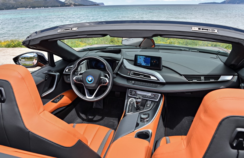 Интерьер родстера BMW i8