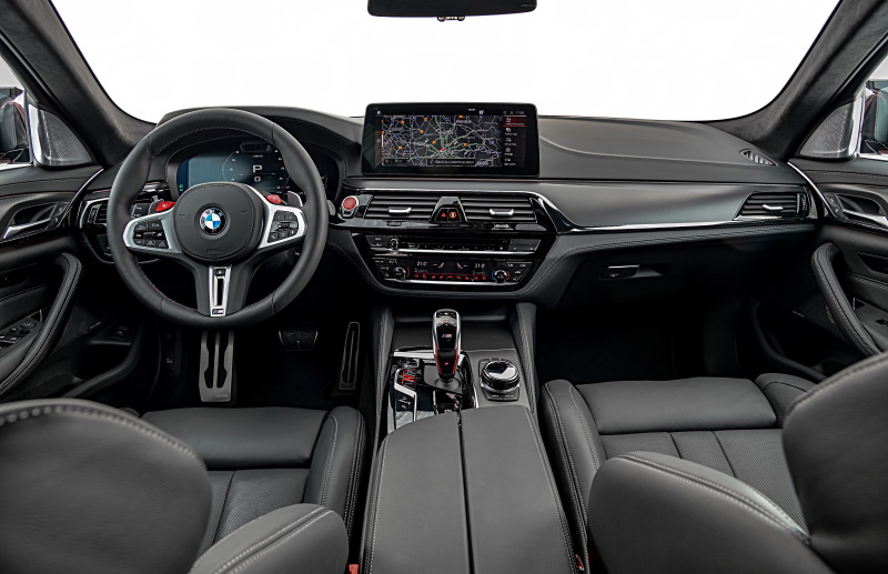 Интерьер седана BMW M5