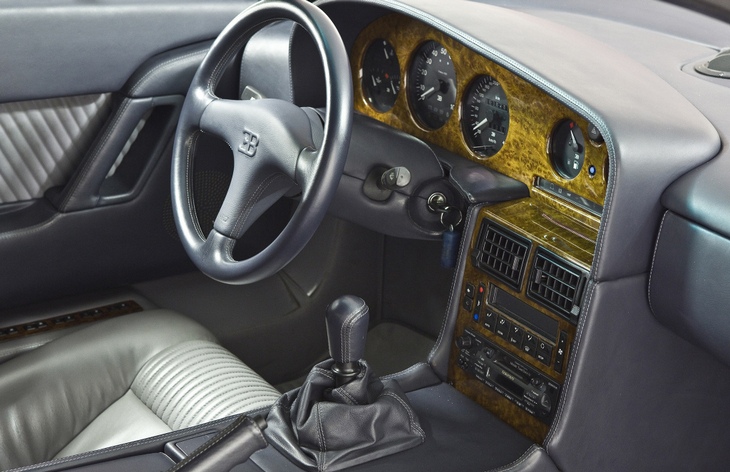 Интерьер купе Bugatti EB110, 1991–1995