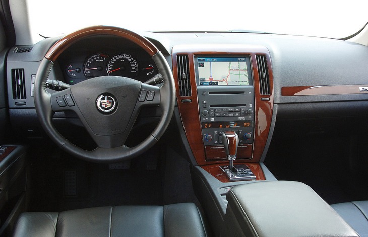 Интерьер седана Cadillac STS, 2005–2011