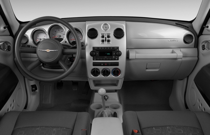 Интерьер автомобиля Chrysler PT Cruiser, 1999–2010