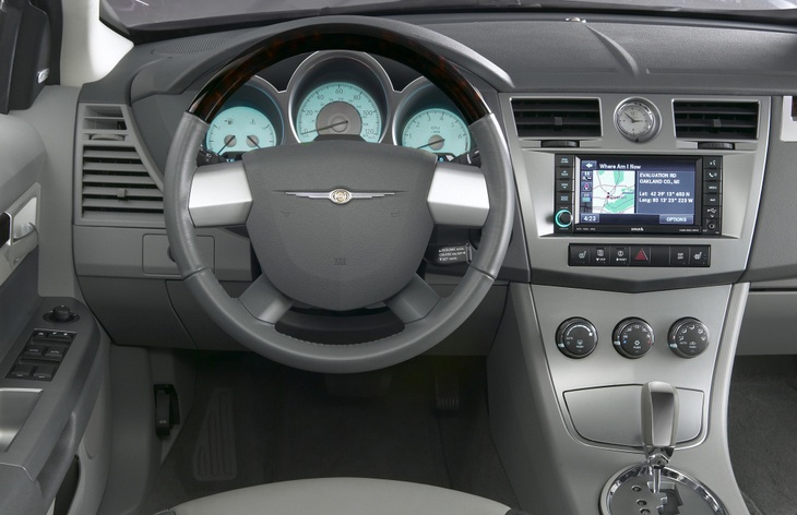Интерьер седана Chrysler Sebring третьего поколения, 2006–2010