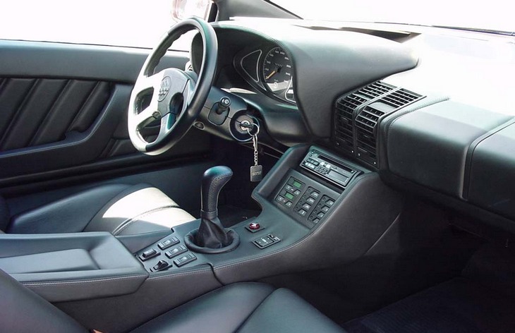 Интерьер купе Cizeta V16T, 1991–1999