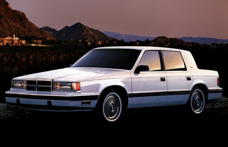 Седан Dodge Dynasty, 1988­-1993