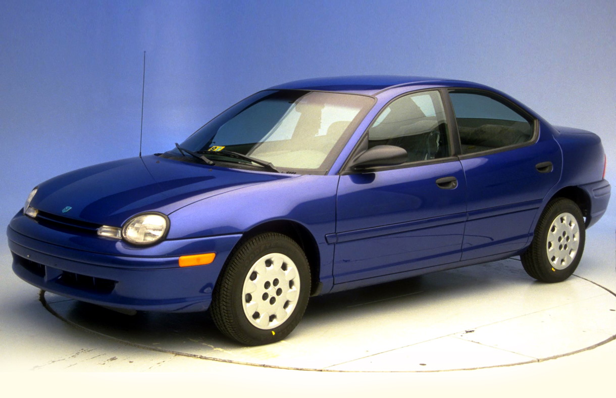 Седан Dodge Neon первого поколения (1995–1999)