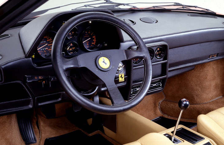 Интерьер купе Ferrari 328 GTB, 1986–1989