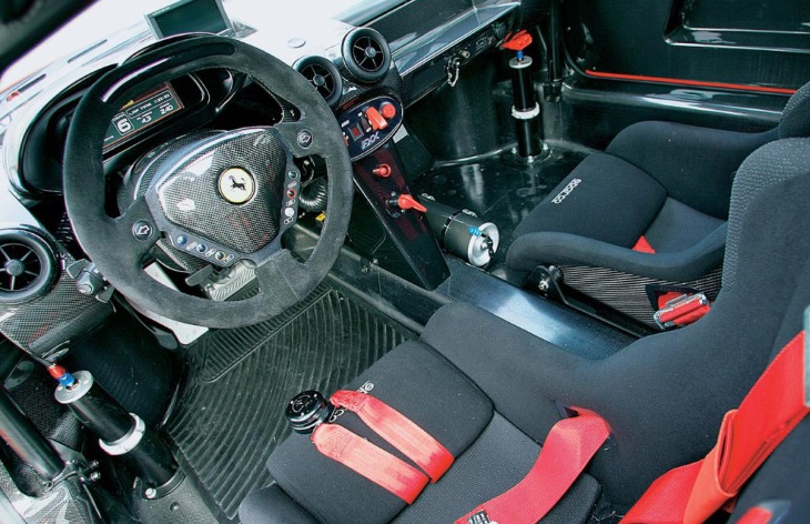 Интерьер купе Ferrari FXX
