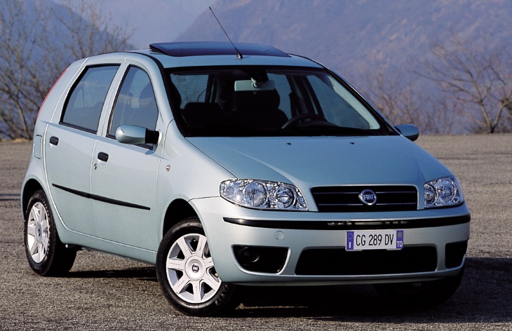 Хэтчбек Fiat Punto второго поколения после рестайлинга 2003 года