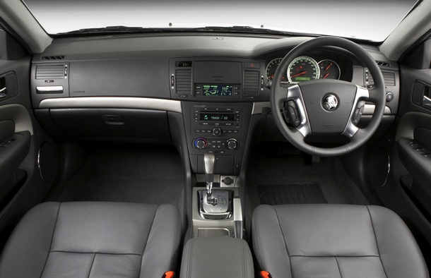 Интерьер седана Holden Epica, 2007–2011