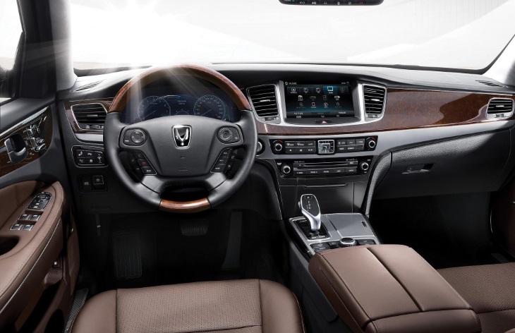 Интерьер седана Hyundai Equus второго поколения