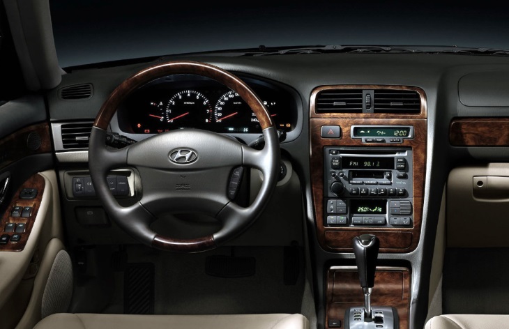 Интерьер седана Hyundai XG