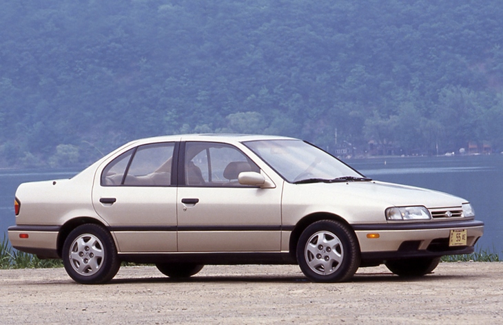 Седан Infiniti G20 первого поколения (P10), 1990–1996