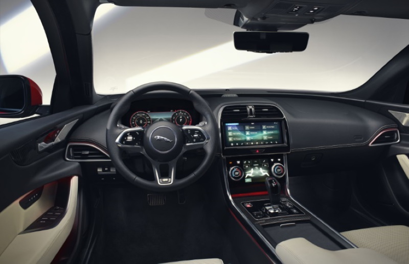 Интерьер седана Jaguar XE