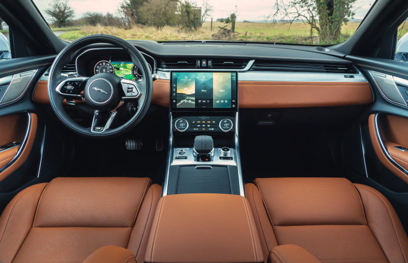 Интерьер седана Jaguar XF