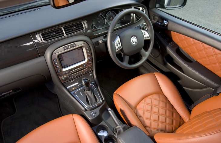 Интерьер автомобиля Jaguar X-Type