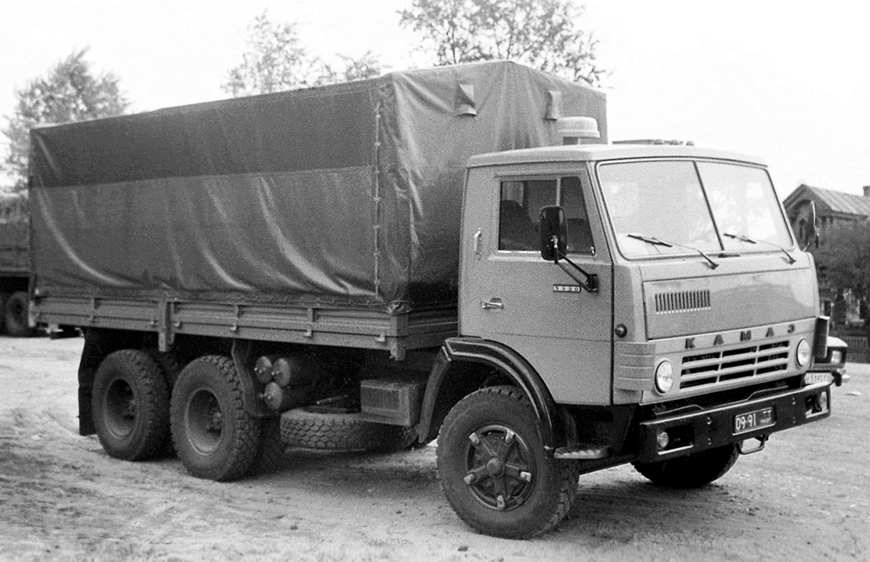 Бортовой грузовик КамАЗ-5320