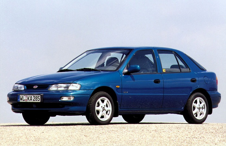 Хэтчбек Kia Sephia первого поколения после рестайлинга, 1994–1997
