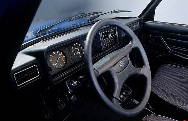 Передняя панель седана ВАЗ-2105, 1980–2010