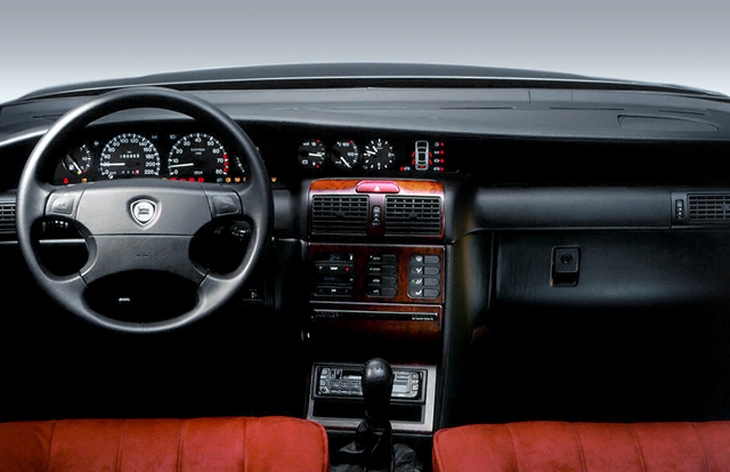 Интерьер седана Lancia Dedra