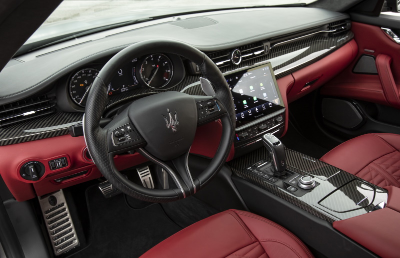 Интерьер седана Maserati Quattroporte