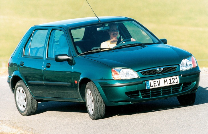 Хэтчбек Mazda 121 после рестайлинга, 1999–2003