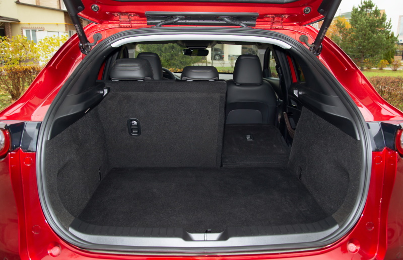Багажник кроссовера Mazda CX-30