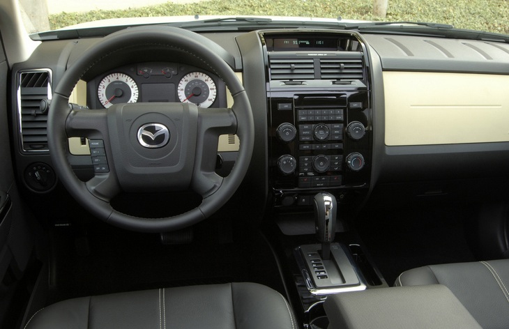 Интерьер внедорожника Mazda Tribute второго поколения, 2007–2011
