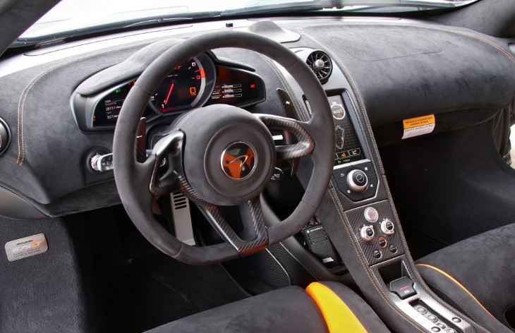 Интерьер автомобиля McLaren 675LT