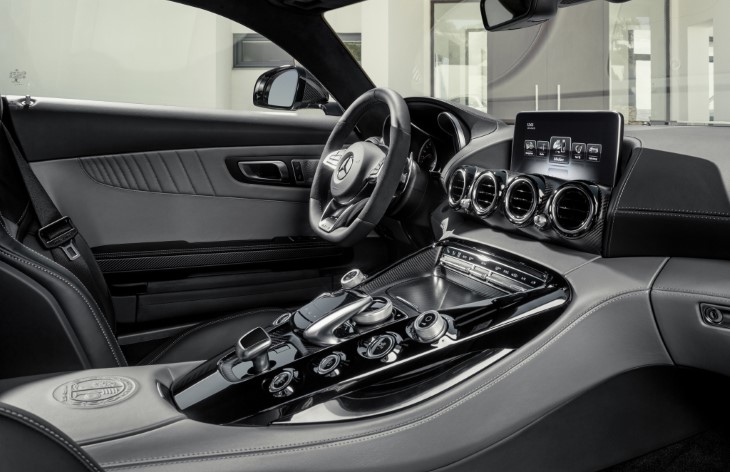 Интерьер купе Mercedes-AMG GT