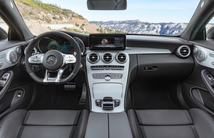 Интерьер купе Mercedes-Benz C-класса