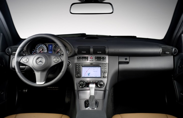 Интерьер хэтчбека Mercedes-Benz CLC, 2008–2011