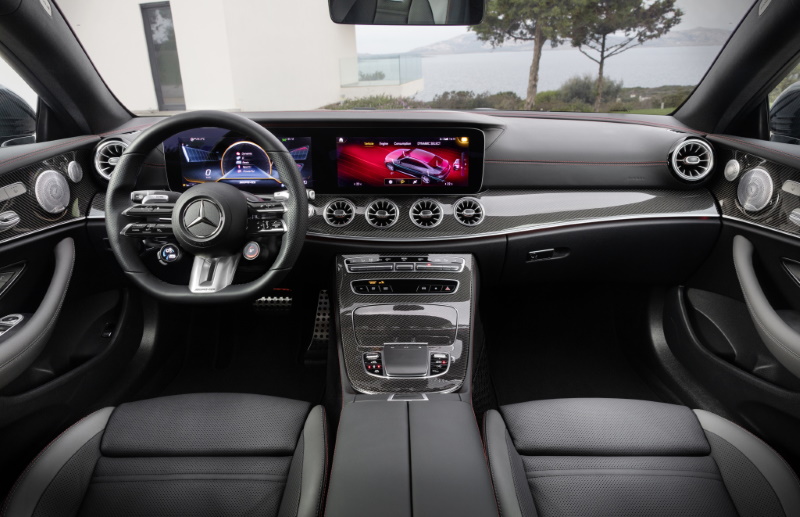 Интерьер купе Mercedes-Benz E-класса