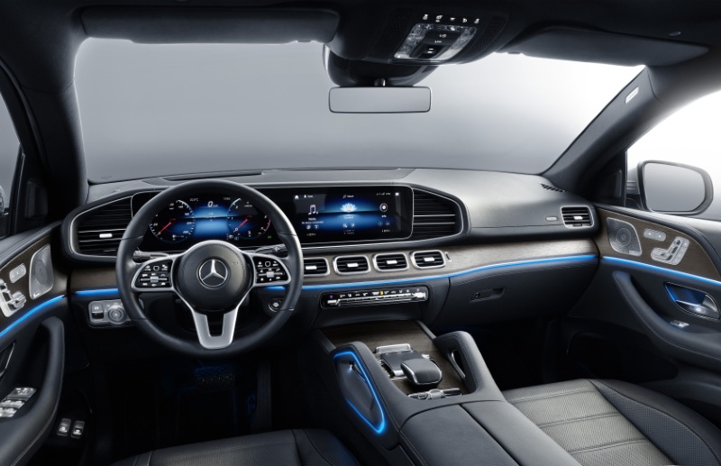 Интерьер кроссовера Mercedes-Benz GLE Coupe