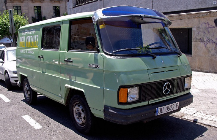 Фургон Mercedes-Benz MB100 первого поколения, 1981–1987
