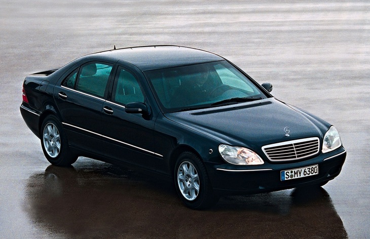 Седан Mercedes-Benz S-класса четвертого поколения (W220), 1998–2005