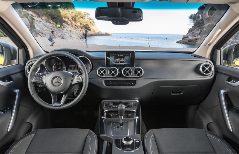 Интерьер пикапа Mercedes-Benz X-класса