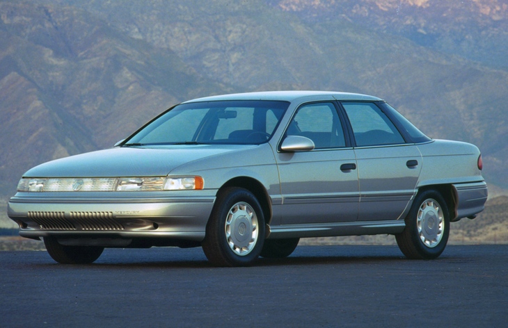Седан Mercury Sable второго поколения (1992–1995)