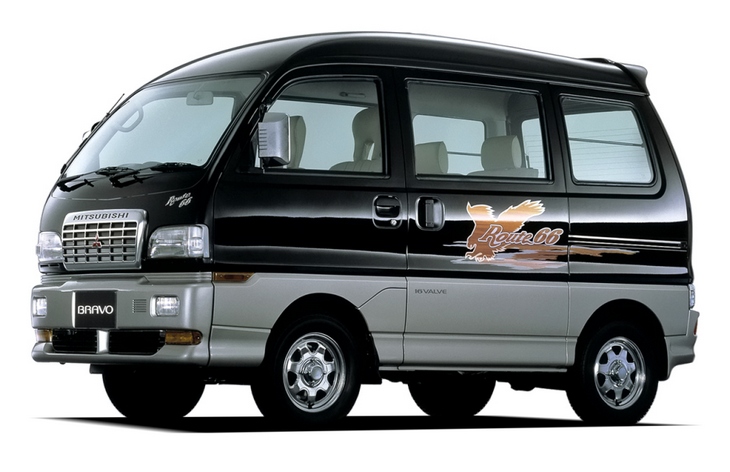 Микроавтобус Mitsubishi Bravo второго поколения, 1991–1999